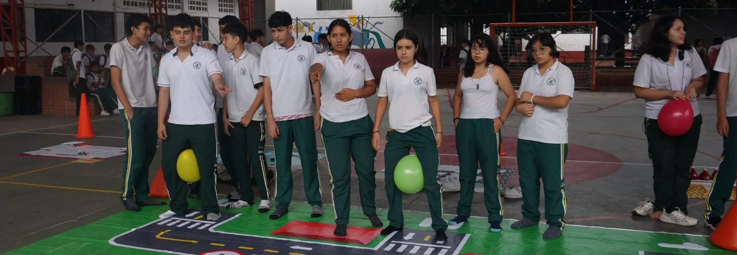 Estudiantes participando en la campaña Piloso Vial